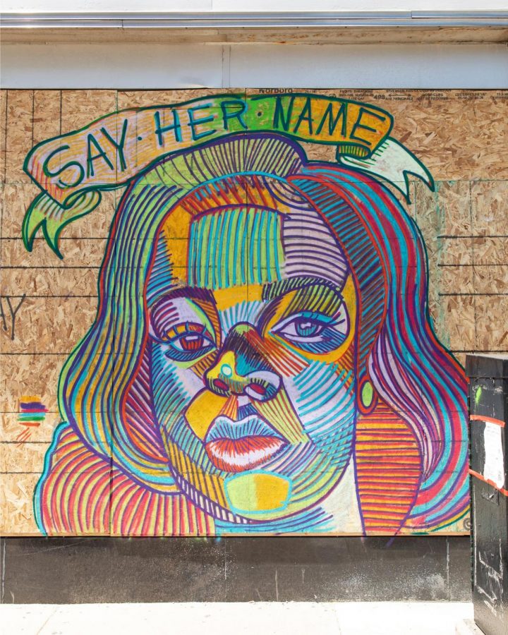 A mural of Breonna Taylor that stands in Logan Square downtown Chicago.